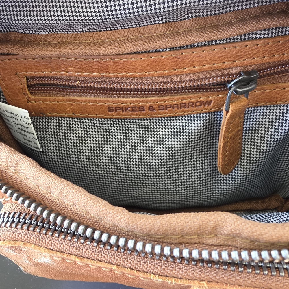 Spikes & Sparrow Fanny Pack - LIKE NEW! - Picture 3 of 4